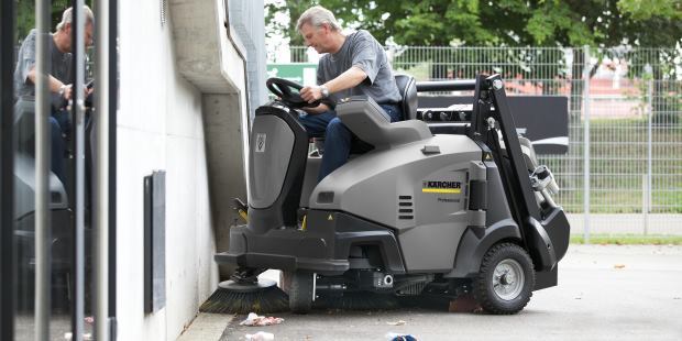 The Karcher KM 105/110 sweeper cleaning exteriors