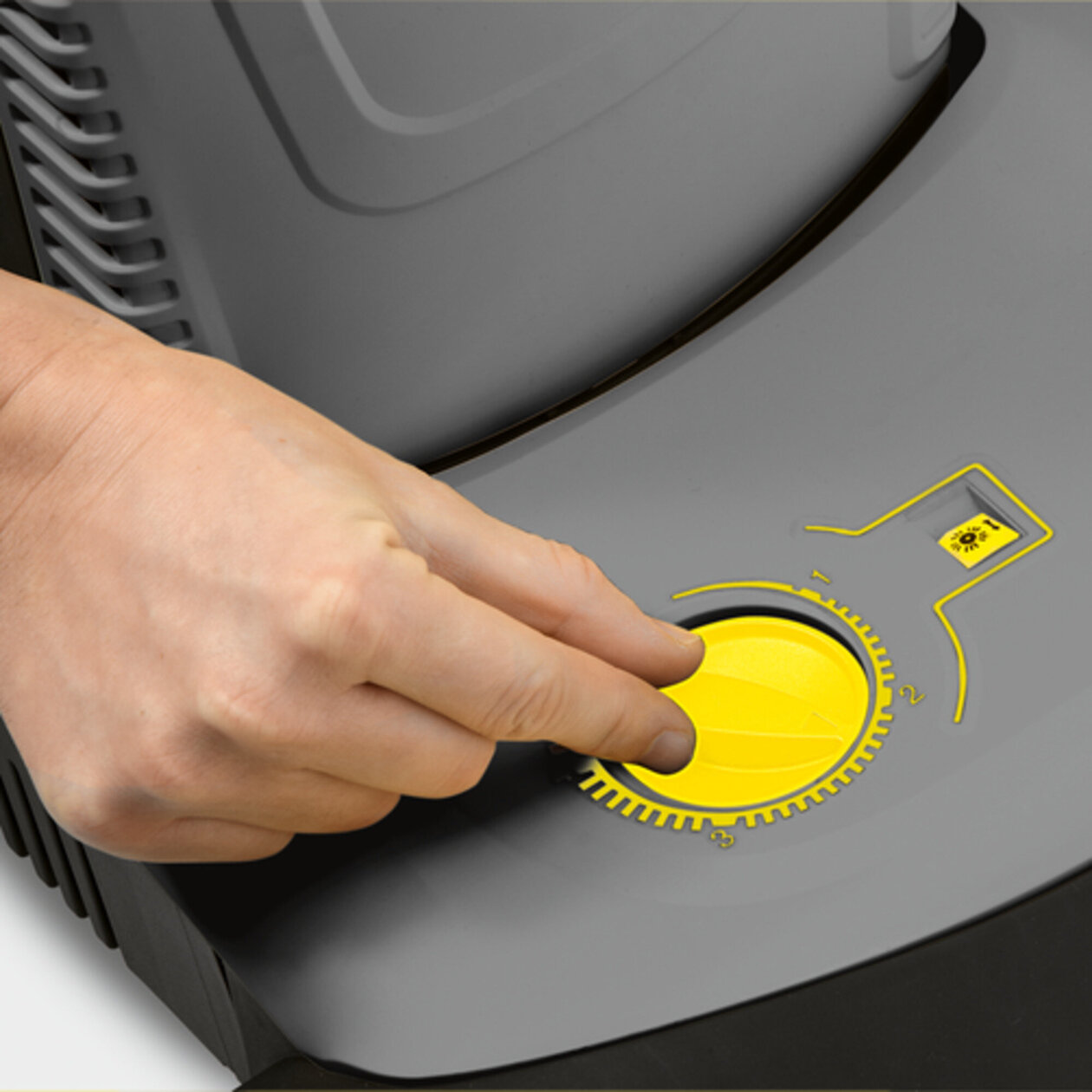 Upright brush-type vacuum cleaner CV 48/2: Indicator light