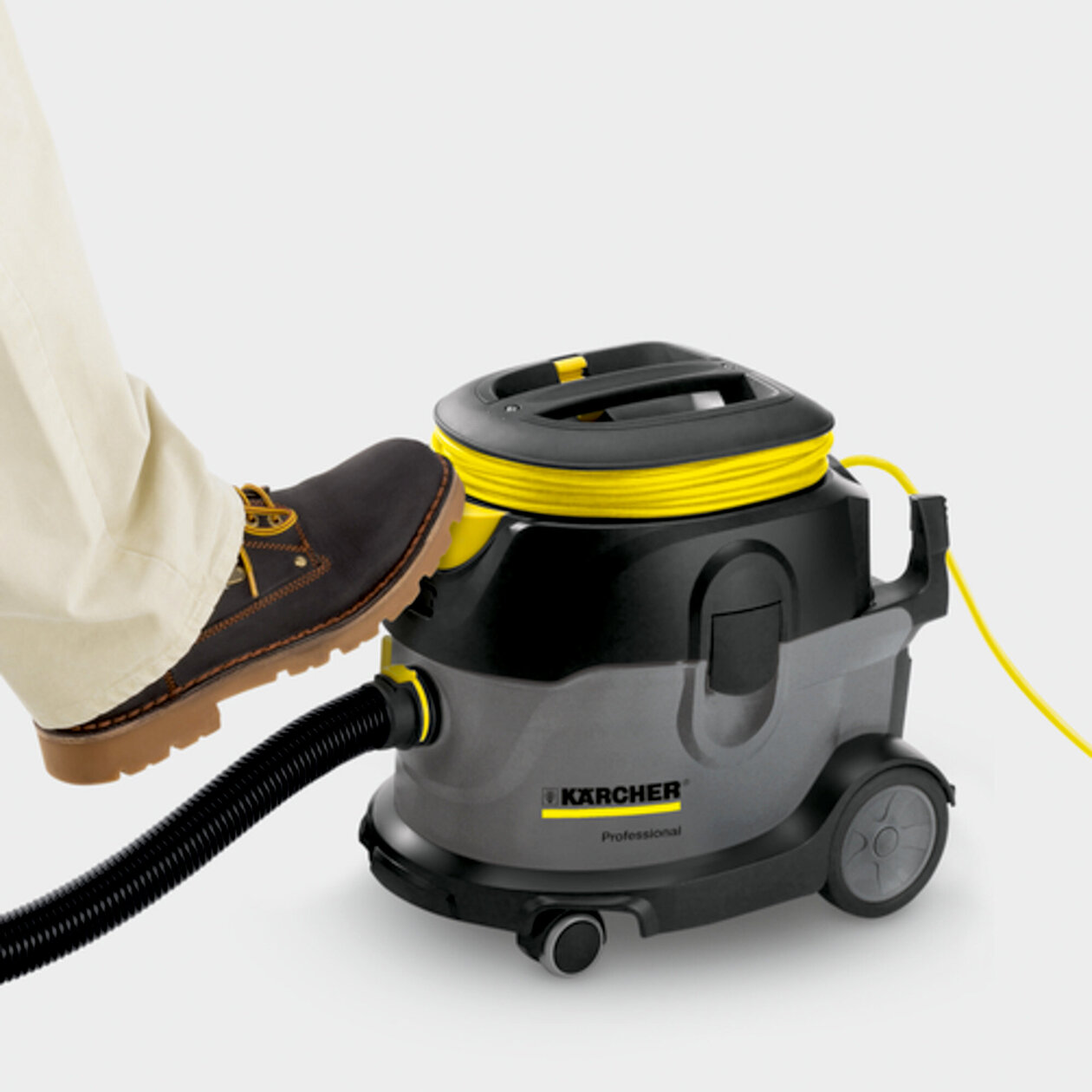 Пылесос сухой уборки T 15/1: Педальный выключатель для дополнительного удобства