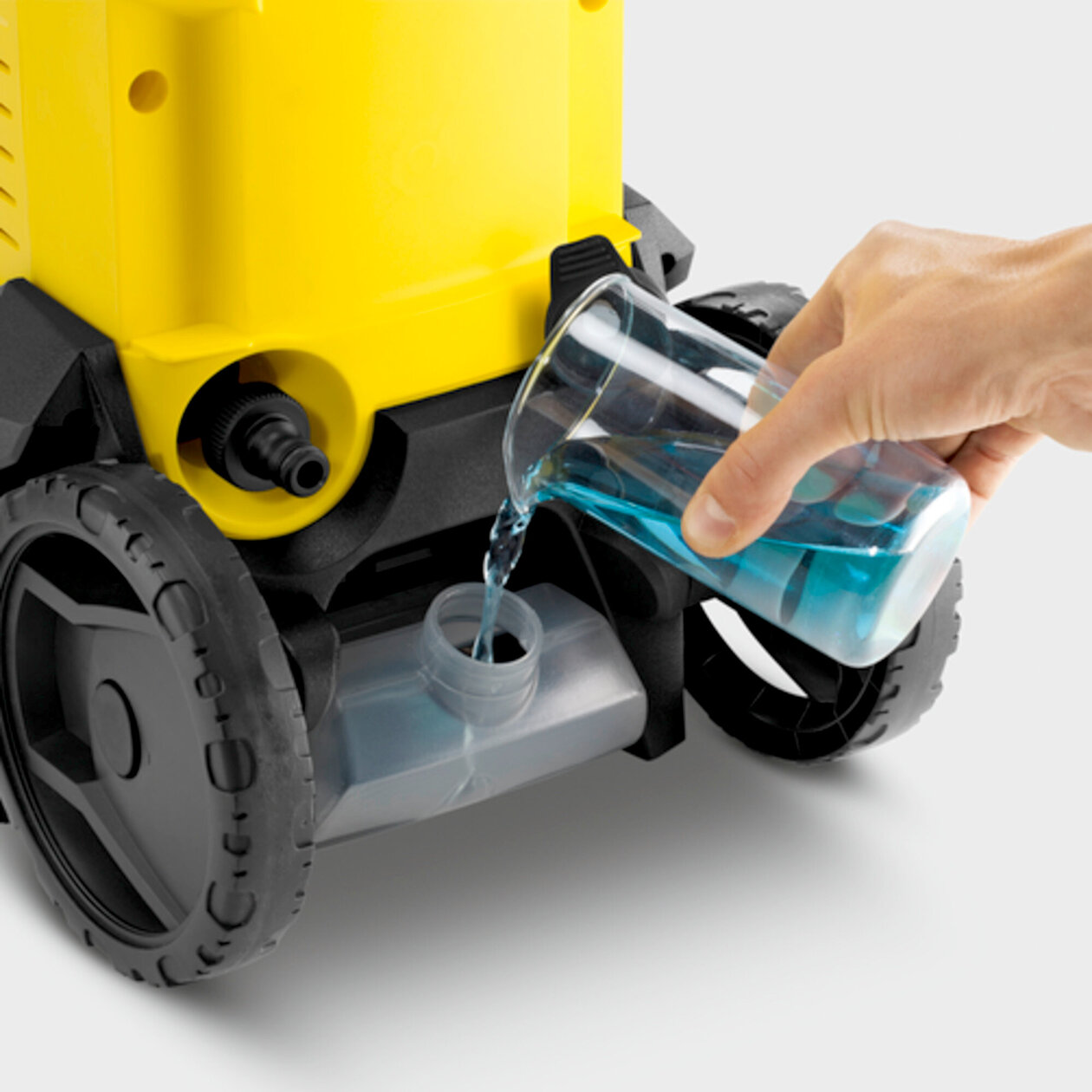 Se puede limpiar césped artificial con karcher?