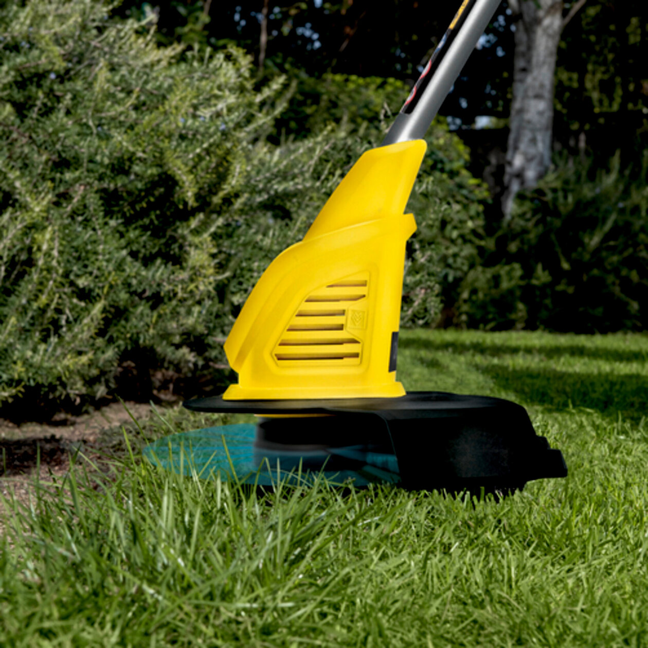 LTR 18 25 lawn trimming app 01 CI15502x502 - Podadora KARCHER LTR 18-25 BATTERY. 1.444-300.0