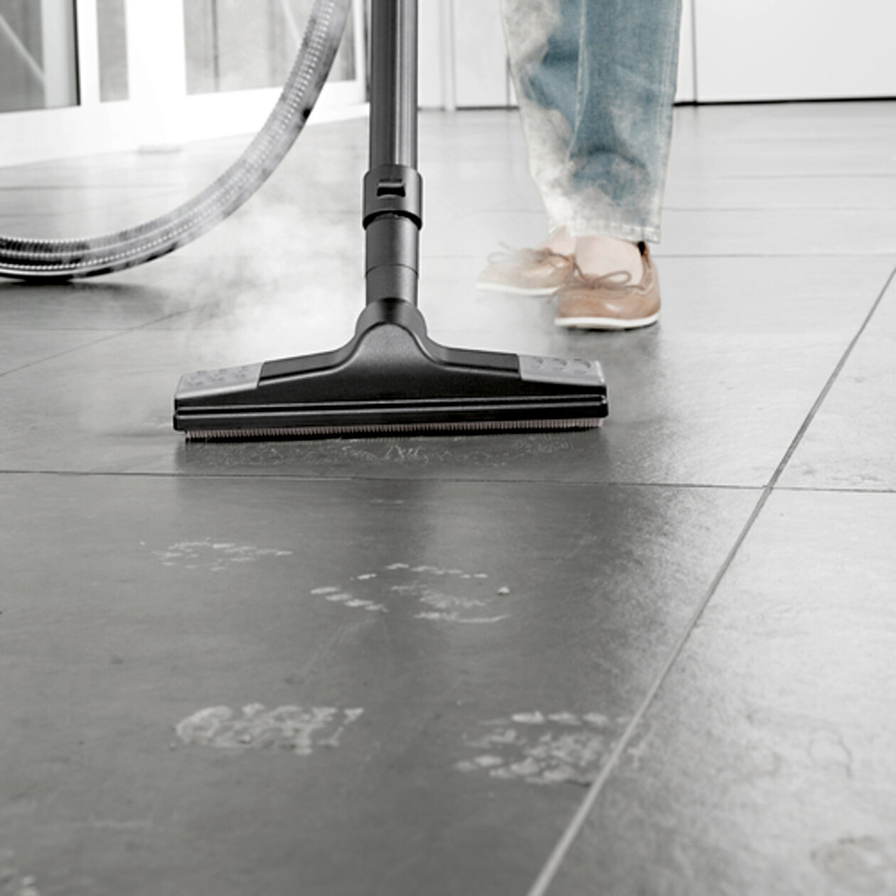 Steam vacuum cleaner SV 7: Convenient floor nozzle