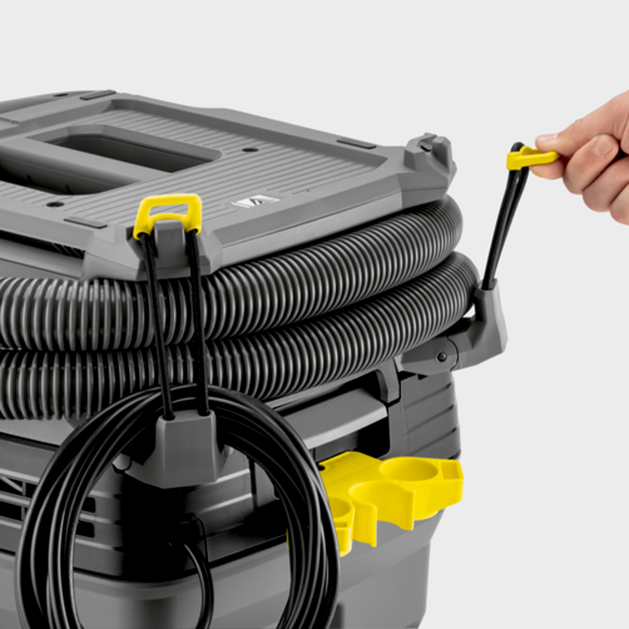 Aspirator profesional umed-uscat NT 40/1 Ap L: Depozitarea furtunului flexibil si a cablului de alimentare