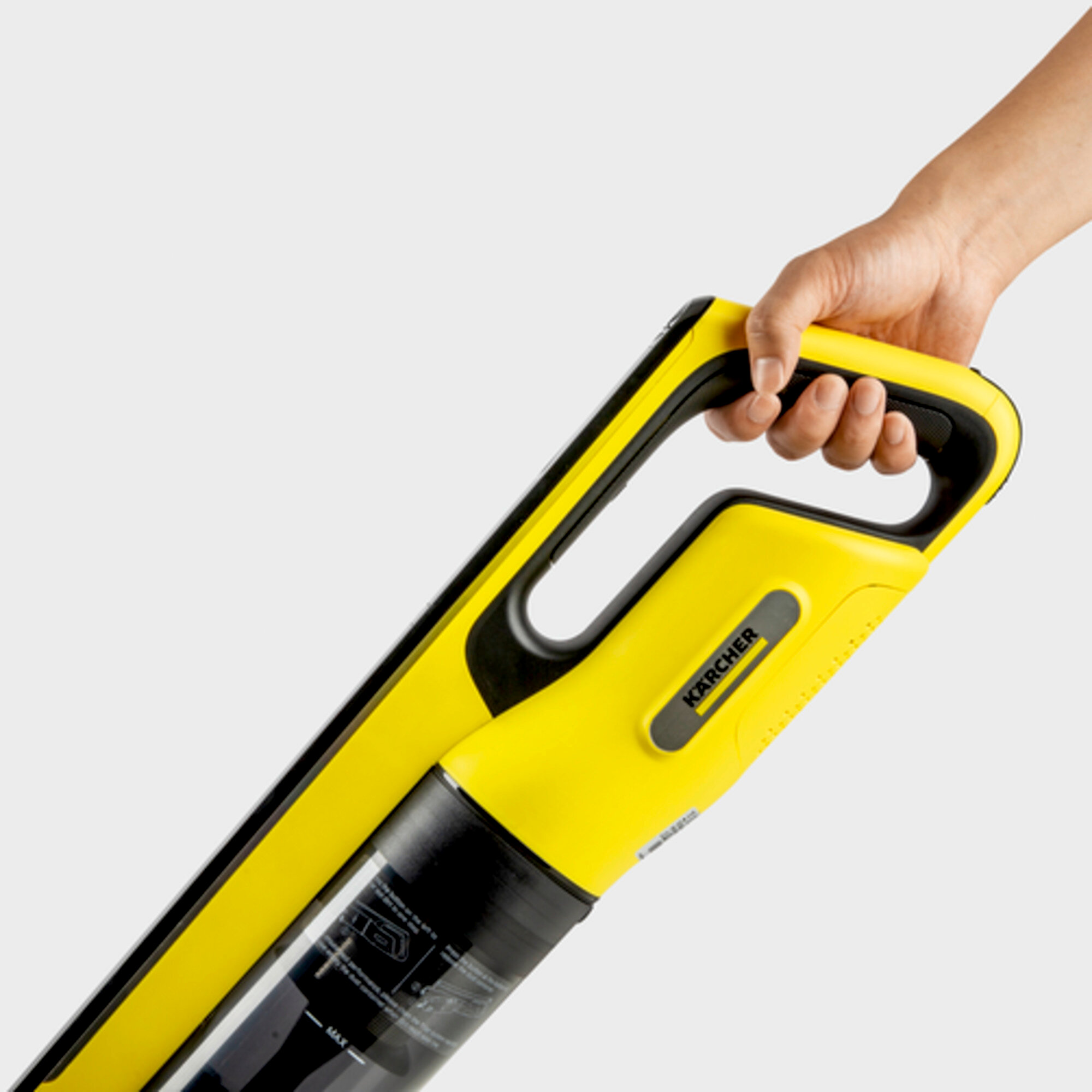 Aspirator vertical VC 4s Cordless Plus: Manevrare ușoară și comodă