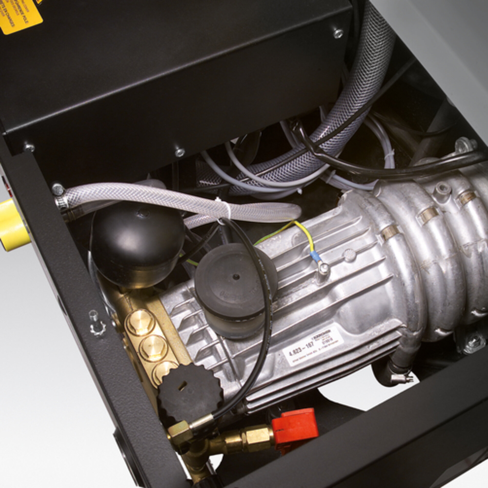Magasnyomású mosó HDS 12/14-4 ST Gas: Vízhűtéses 4 pólusú elektromotor (olajfűtésű)