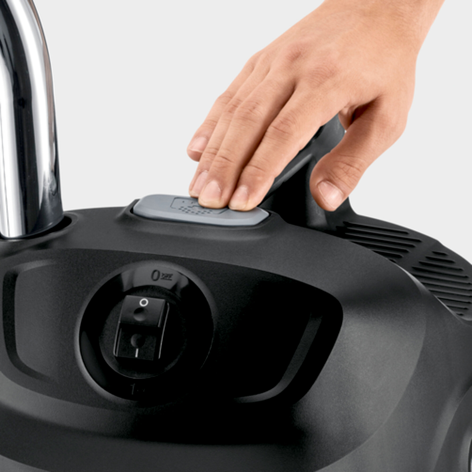 Ash and dry vacuum cleaner AD 2: Kärcher ReBoost filter cleaning technology – filter cleaning at the touch of a button