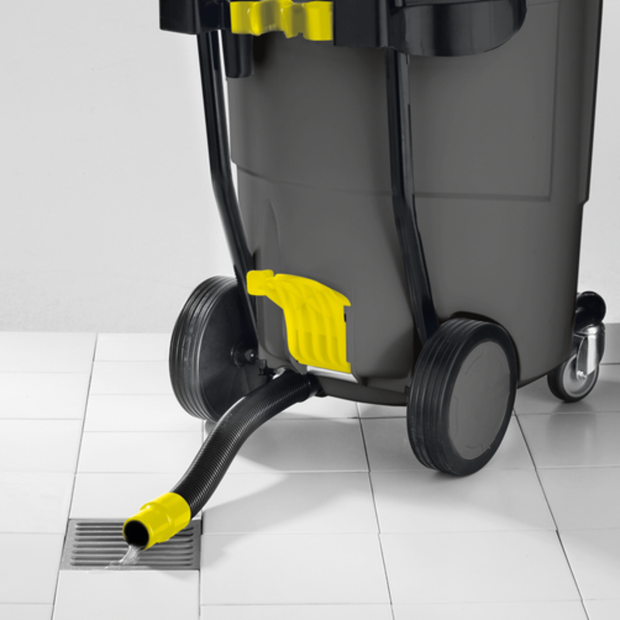 Karcher - Aspirateur eau et poussière 1500W Kärcher NT 381 Me