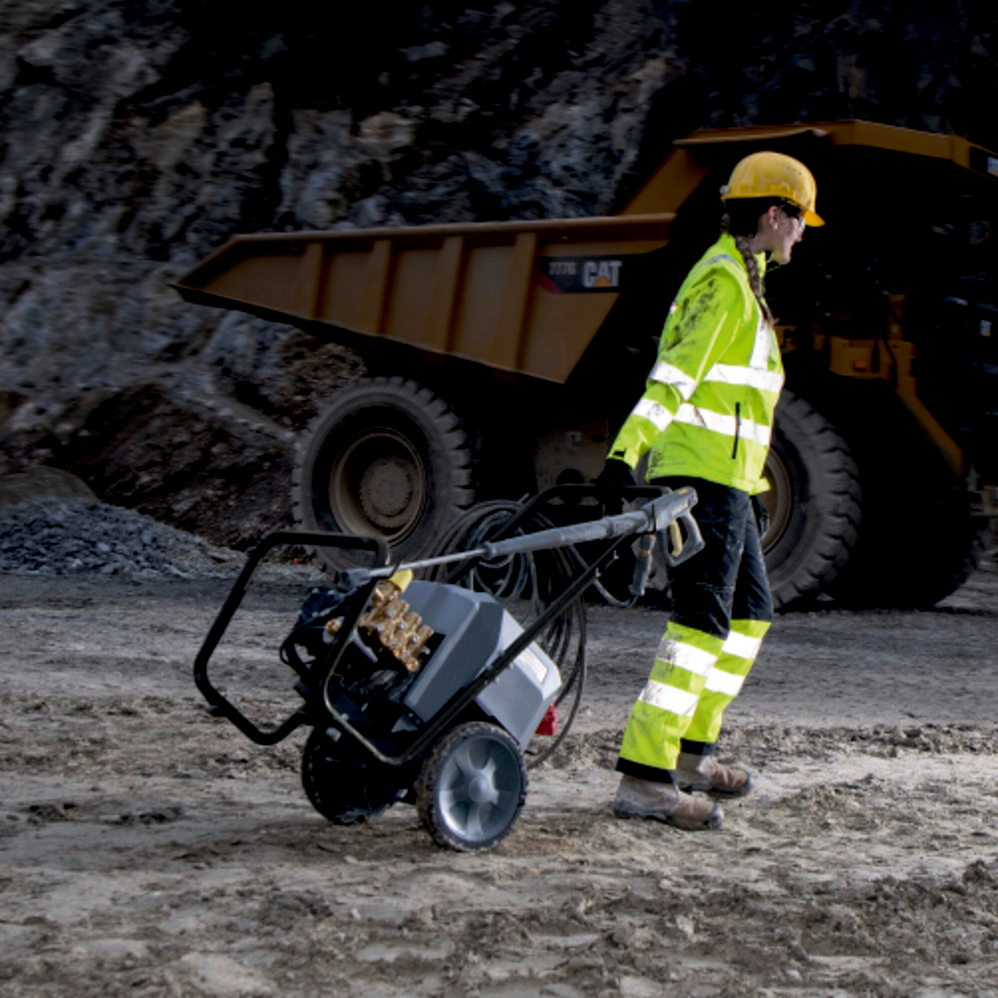 High-pressure washer HD 10/25-4 S Classic: Robust steel frame with large wheels for maximum portability