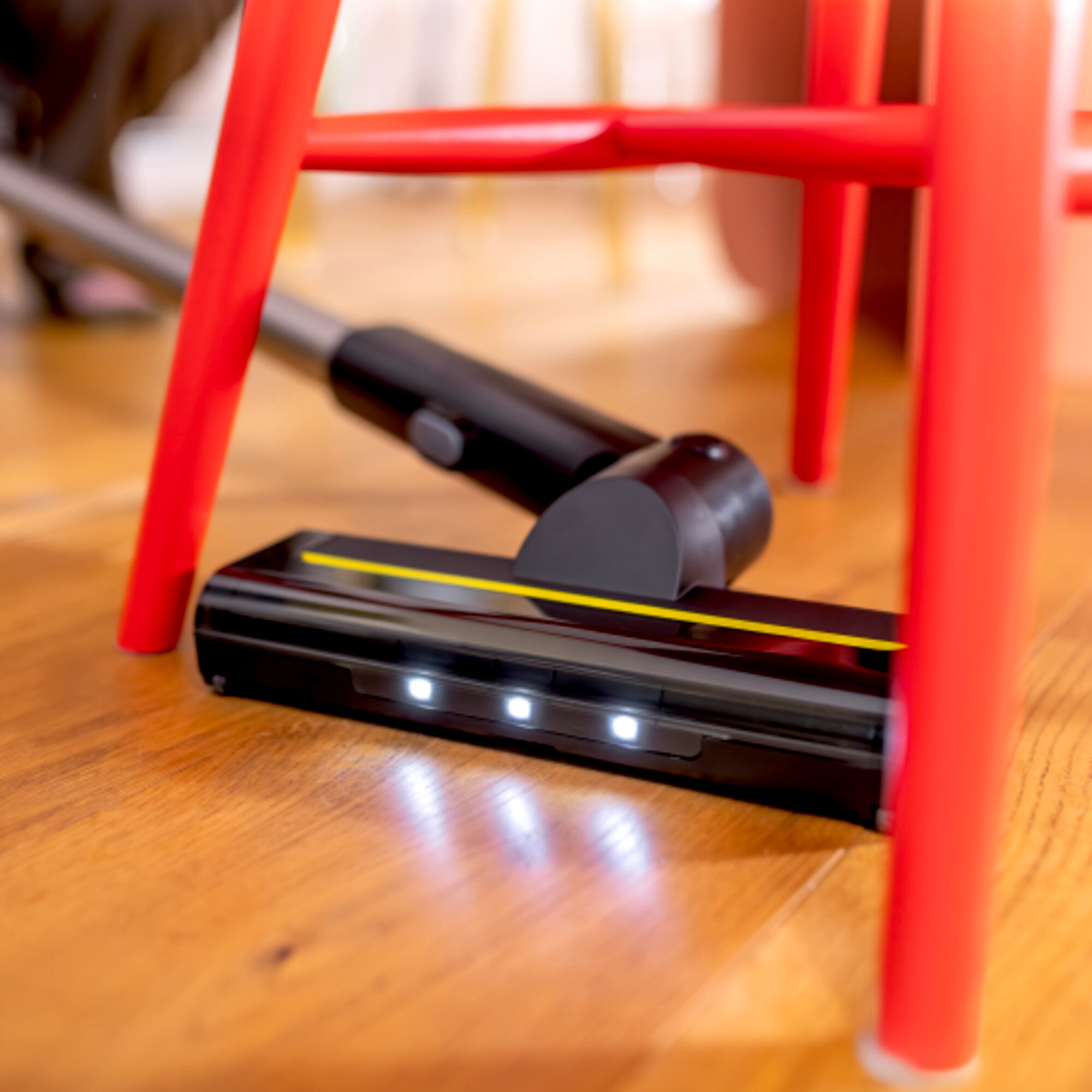 Акумуляторний пилосос VCS 3 Nano Complete: Поворотний шарнір (180°) і світлодіодне підсвічування