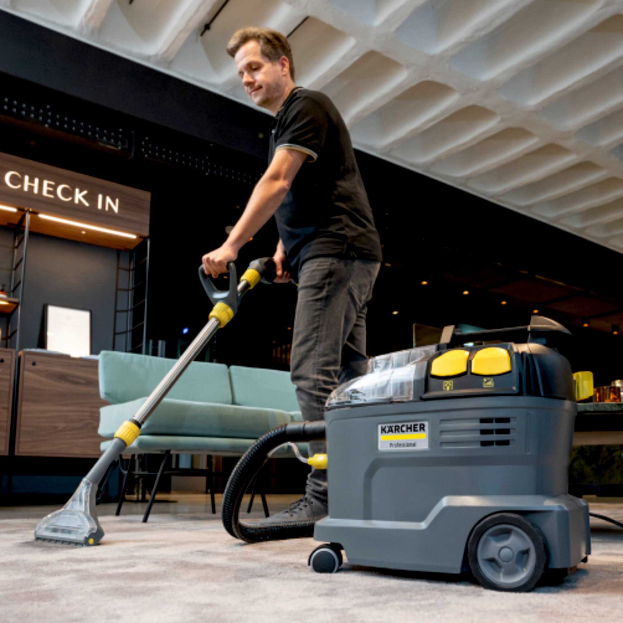 Spray-extraction cleaner ProPuzzi 800: Comprehensive set of carpet cleaning accessories