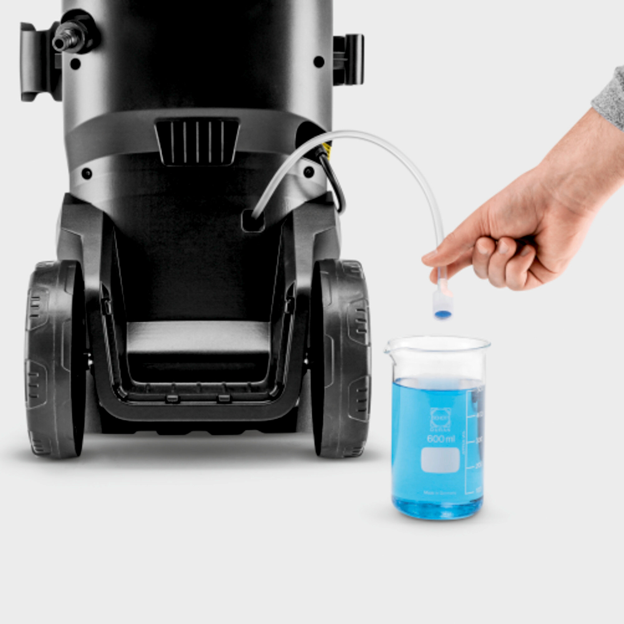 Pressure washer K 7 WCM Premium Home: Integrated detergent suction hose