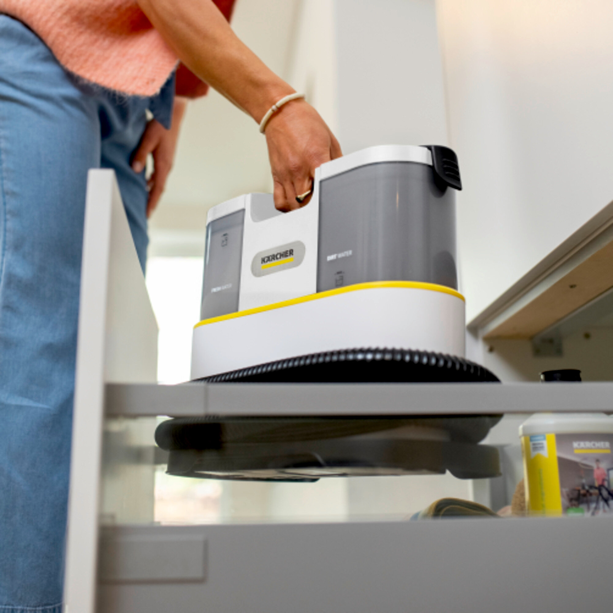 Tekstiilipesur SE 2 Spot LEH: Ülikompaktne ruumisäästlik seade