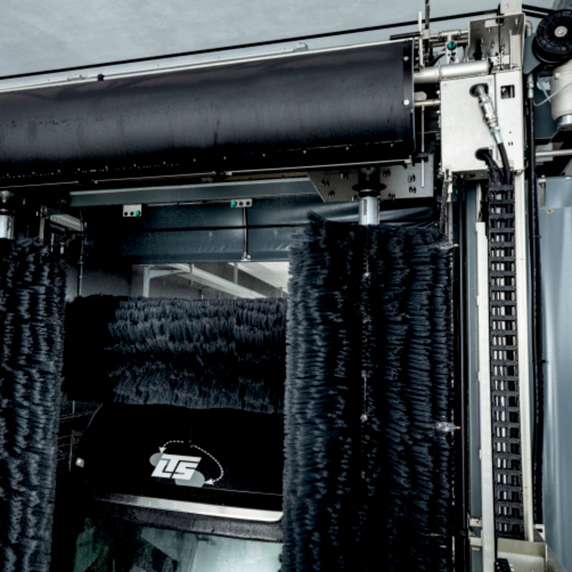 Truckwash TB: Patented side brush suspension system