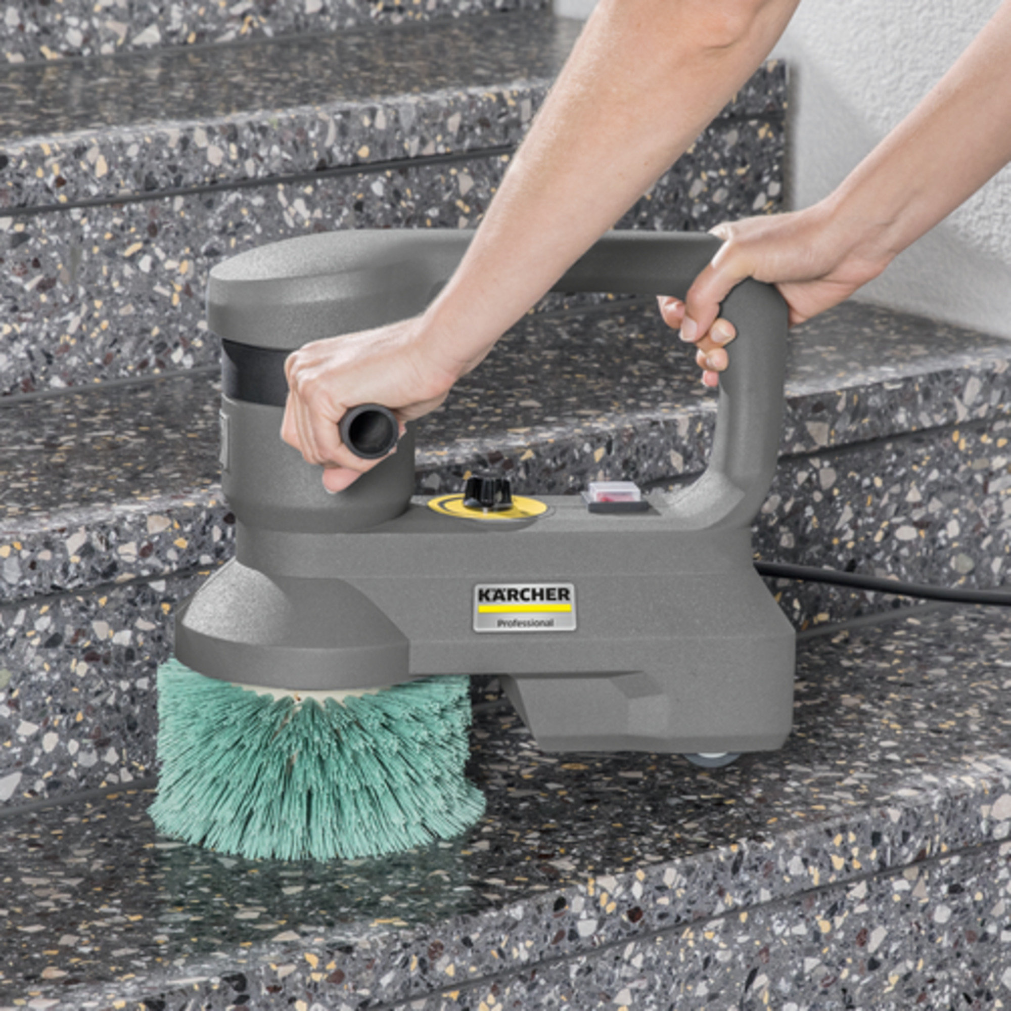 Stair cleaning machine BD 17/5 C: Light and compact