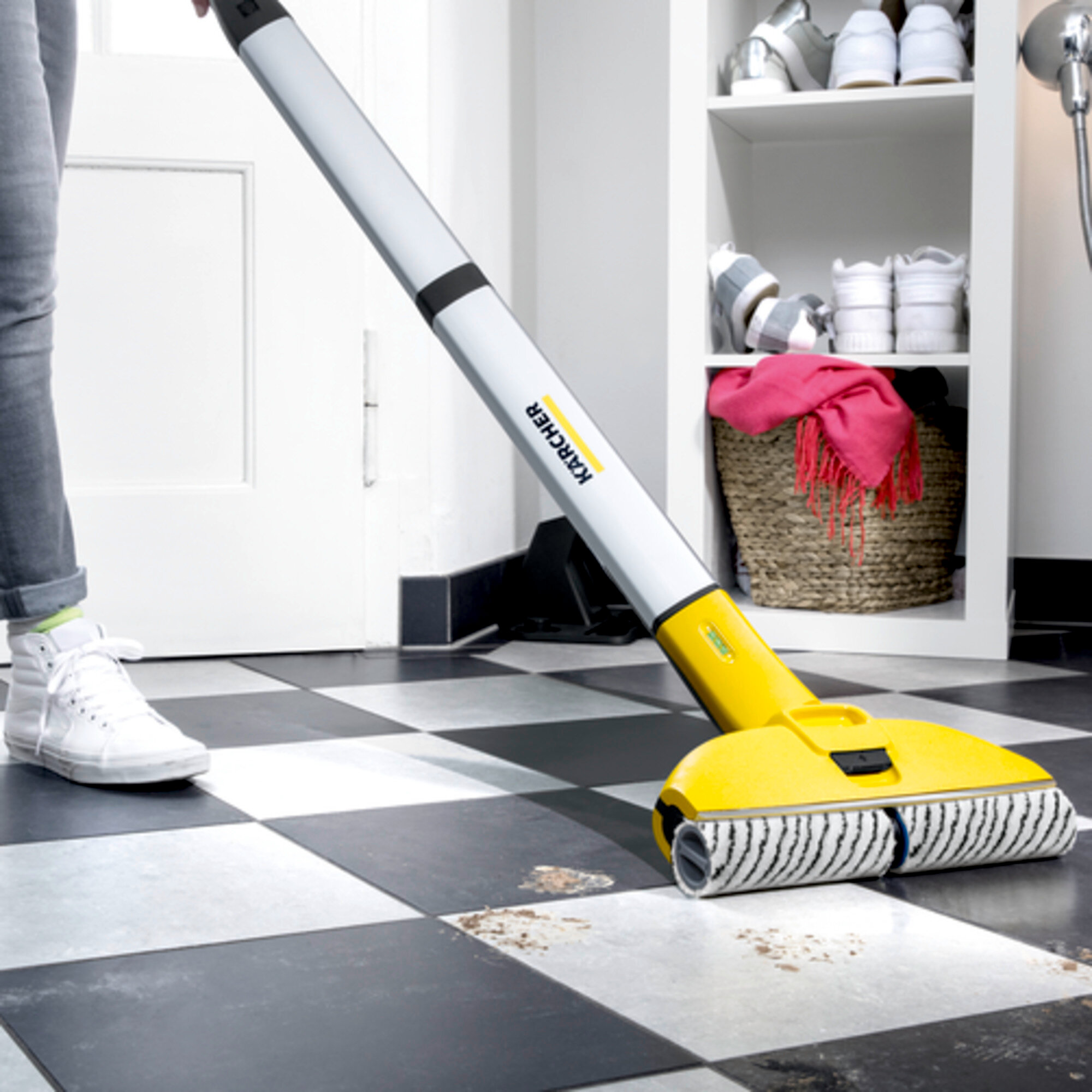 Electric wiping mop EWM 2: Removes spills and dried on liquid.