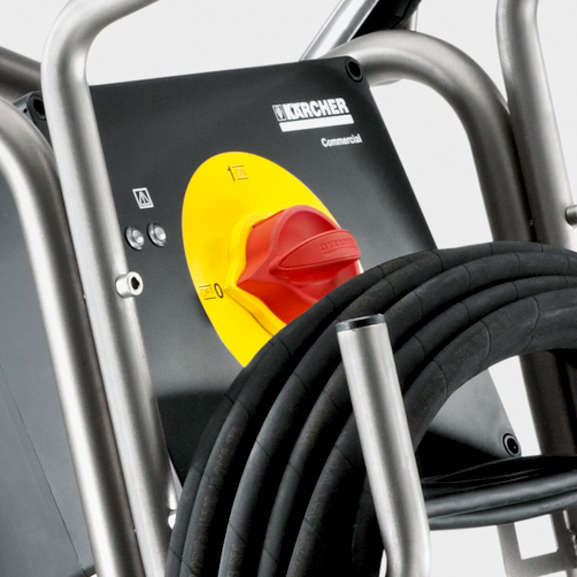 High-pressure washer HD 25/15-4 Cage Plus: Electronic monitoring for greater operational safety.