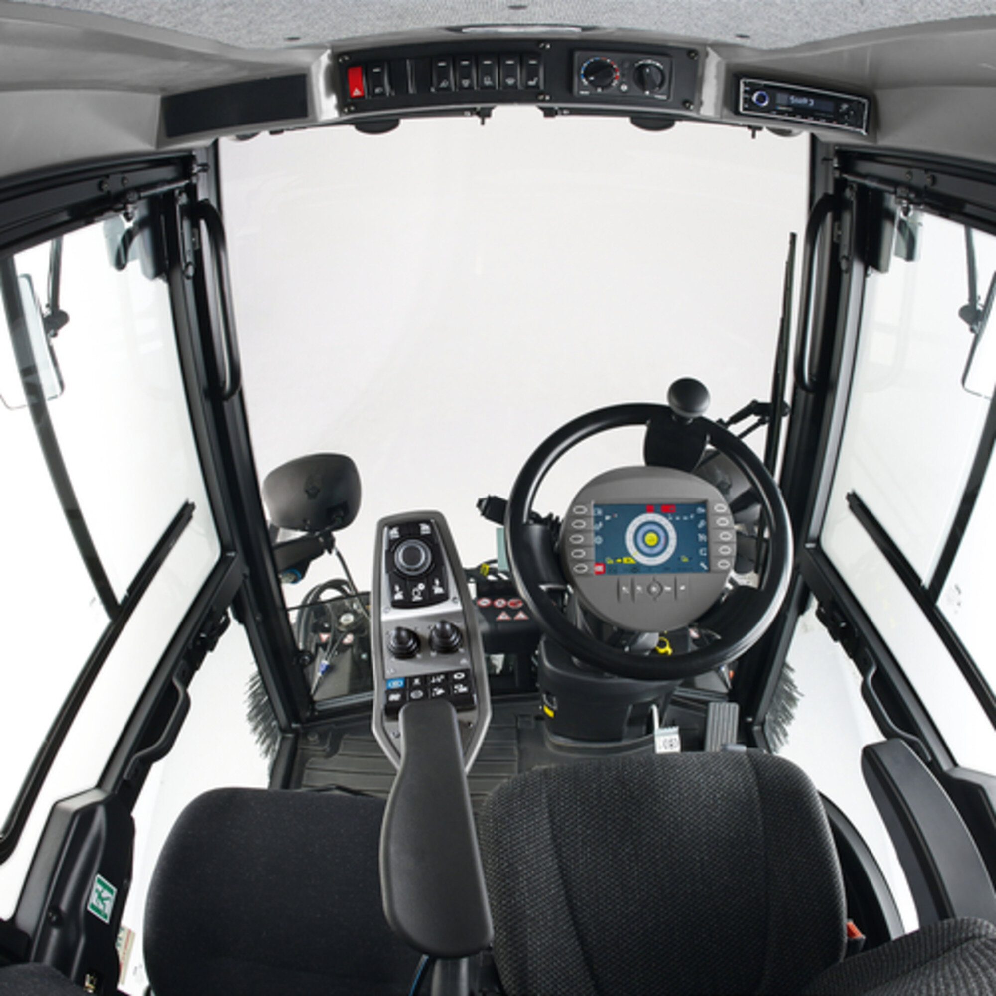 Kommunális seprőgép MC 130 Adv: Kényelmes kétüléses kabin kiváló körkörös kilátással