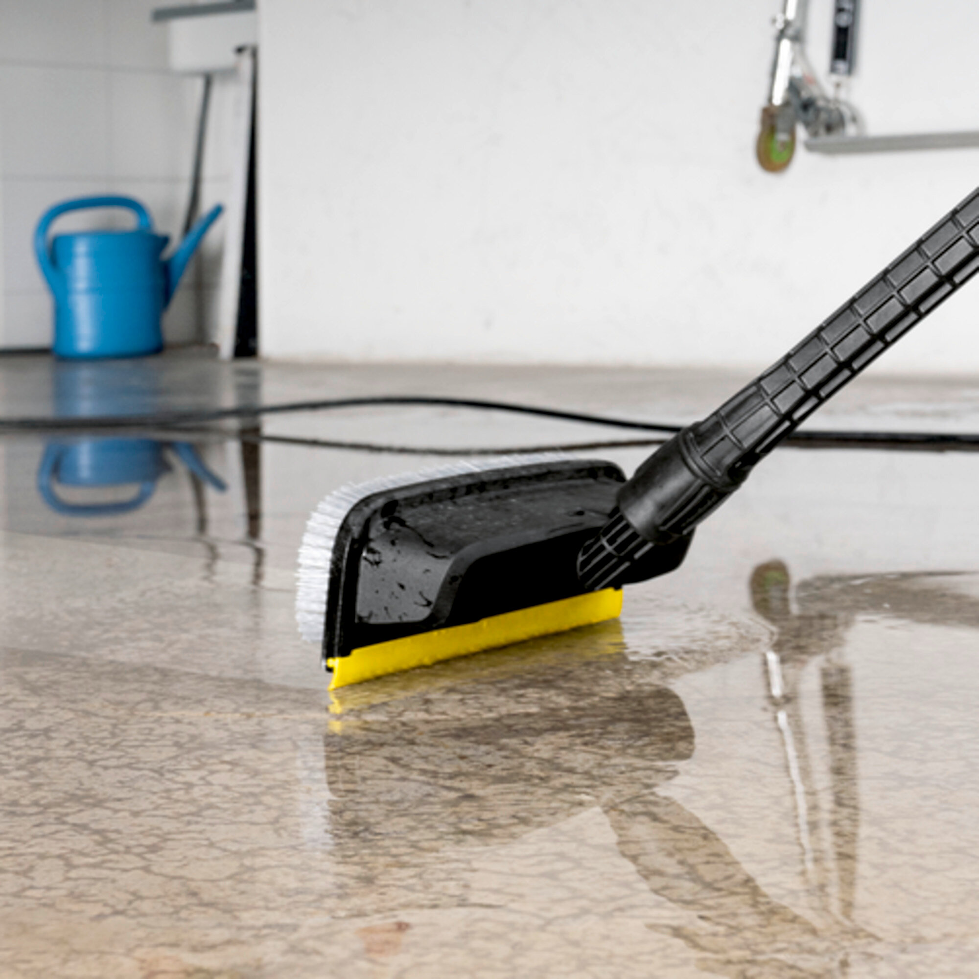  PS 30 power scrubber surface cleaner: Integrated exchangeable squeegee blade