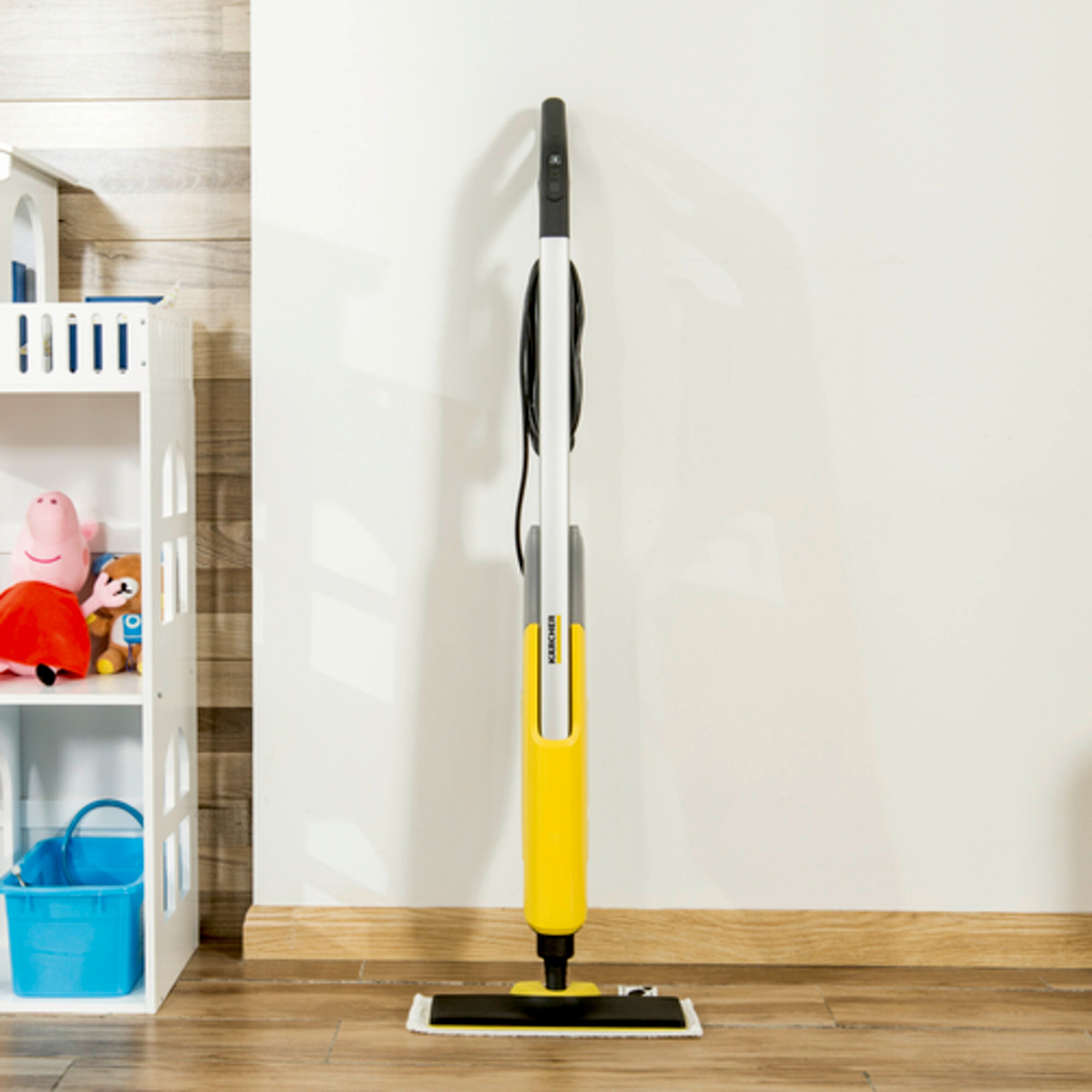 Steam mop SC 2 Upright EasyFix: Slimline product design and floor head with swivel joint