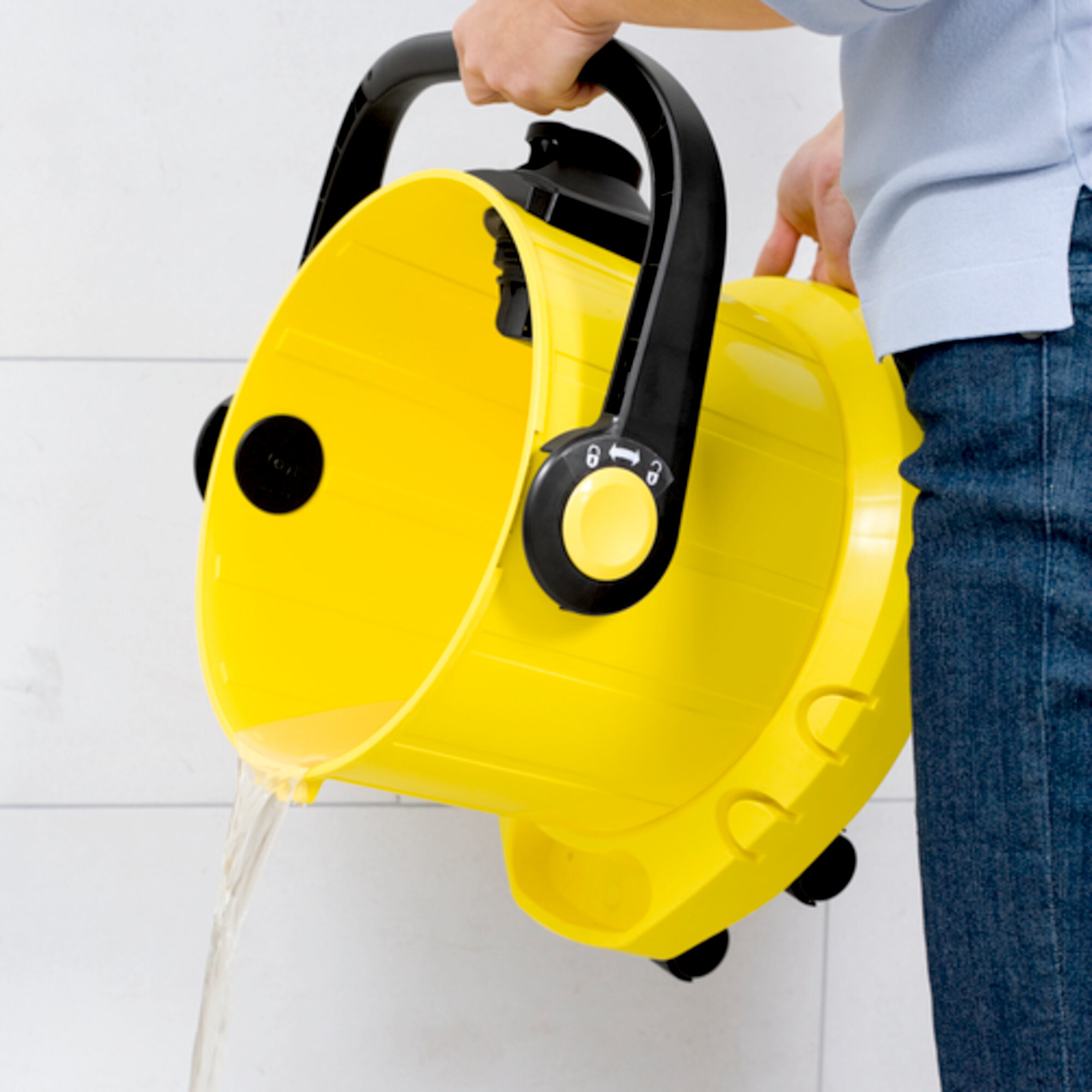 Spray extraction cleaner SE 4001: 3-in-1 carrying handle