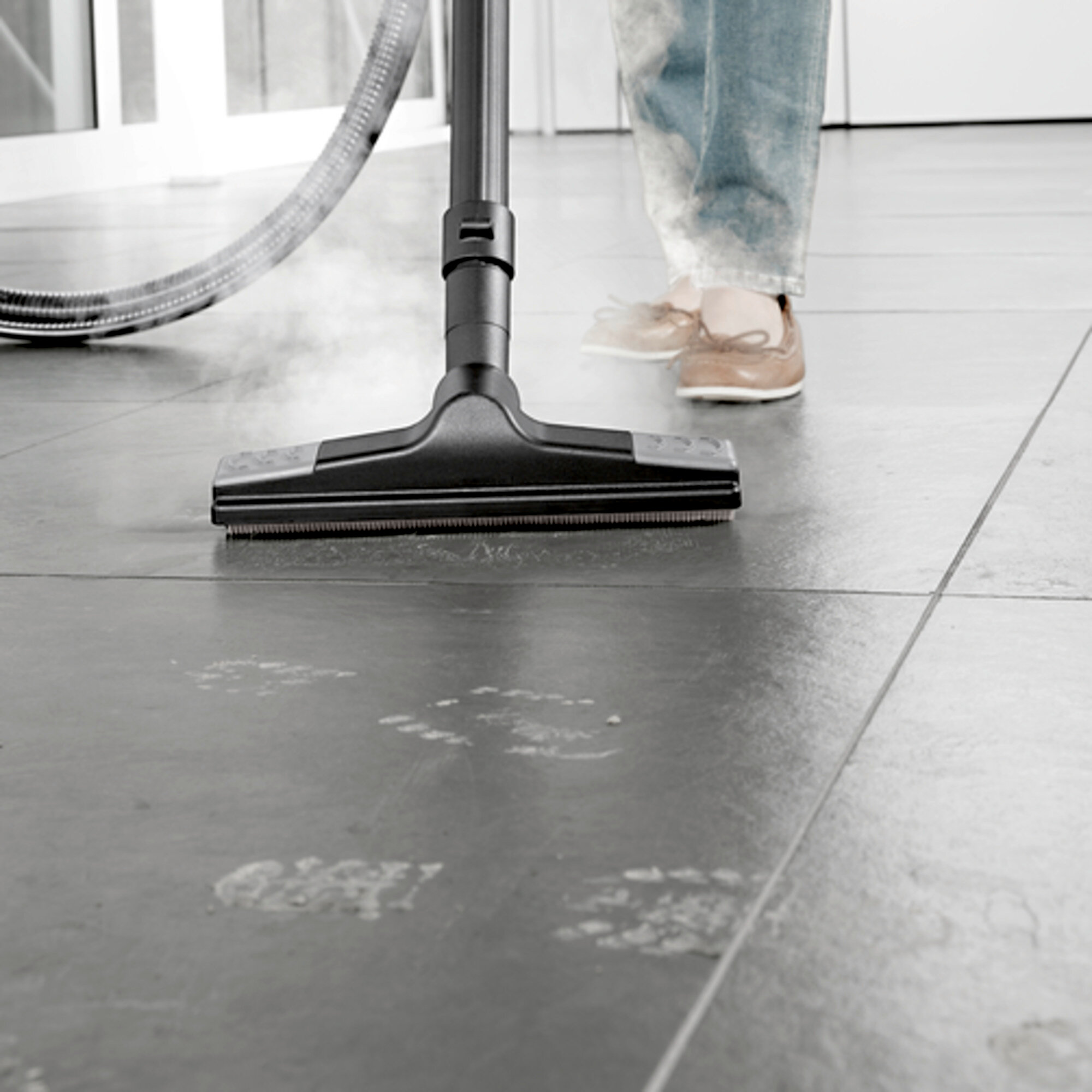 Convenient floor nozzle