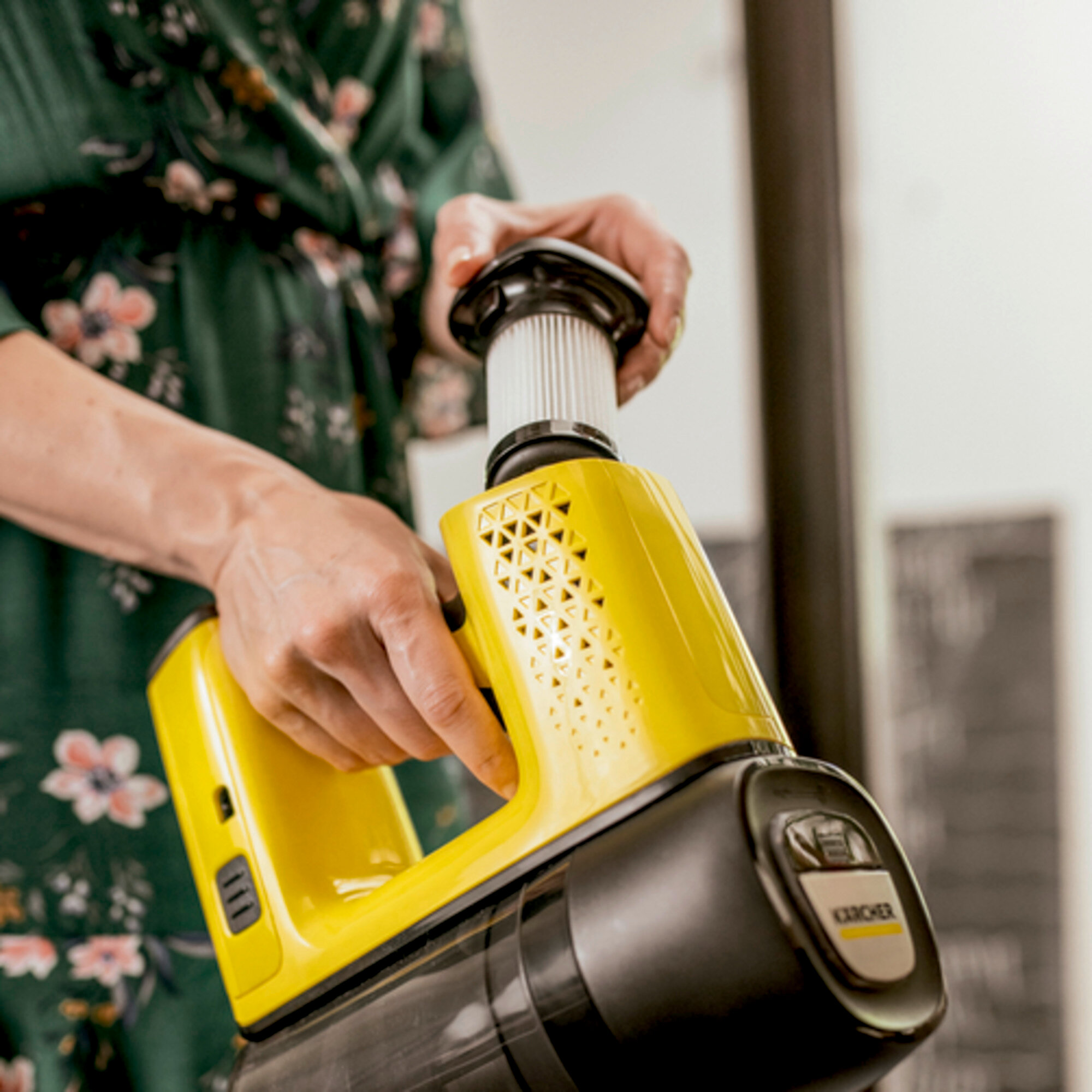 Battery-power vacuum cleaner VC 6 Cordless ourFamily: Practically designed filter system