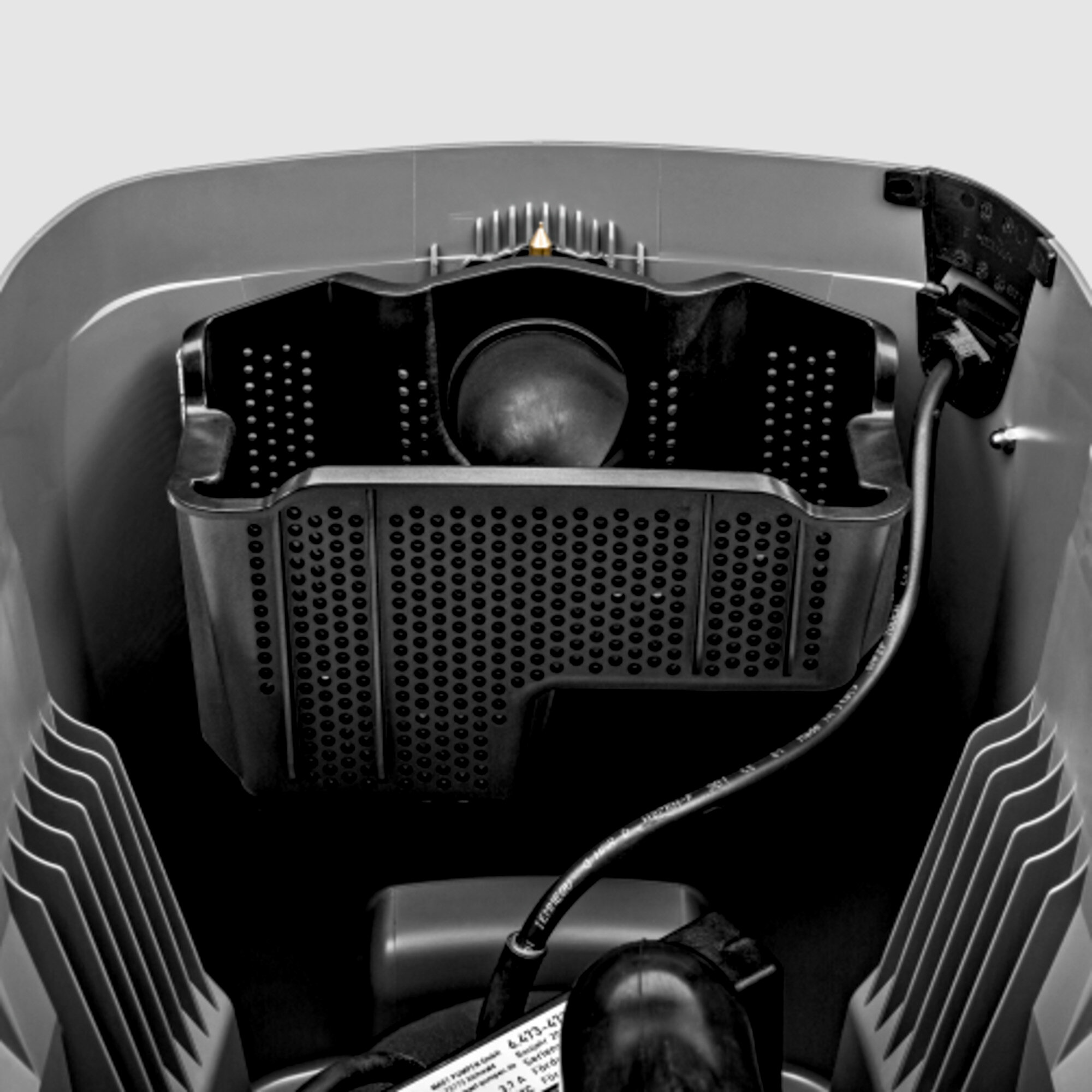 Odkurzacz uniwersalny NT 50/1 K: Zintegrowany kosz filtrujący chroniący pompę przed większymi zanieczyszczeniami.