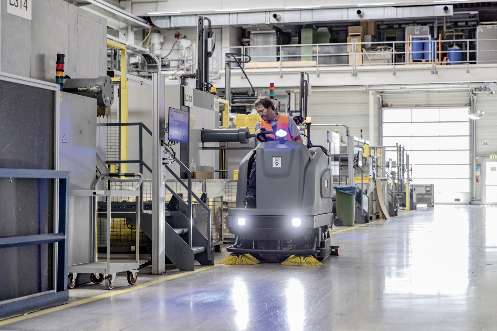 【状況良好】搭乗式床面洗浄機　KARCHER　B250R+R120　AC200V 入庫点検済】KARCHER 搭乗式床面洗浄機 B250R+R120 200V充電 清掃