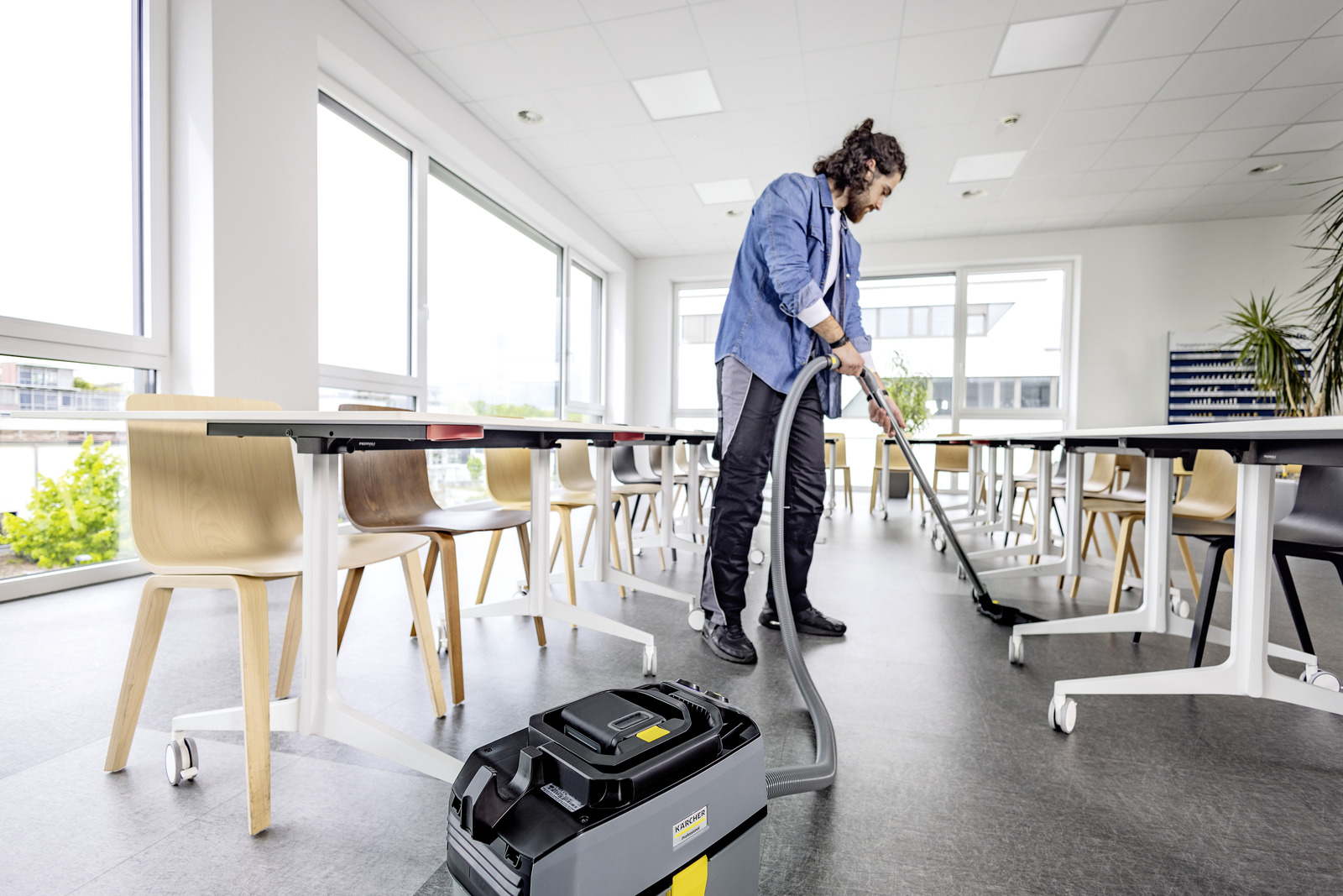 Aspirateur Sans Fil Kärcher T10/1 - 500W, 10L, Avec Accessoires, Neuf