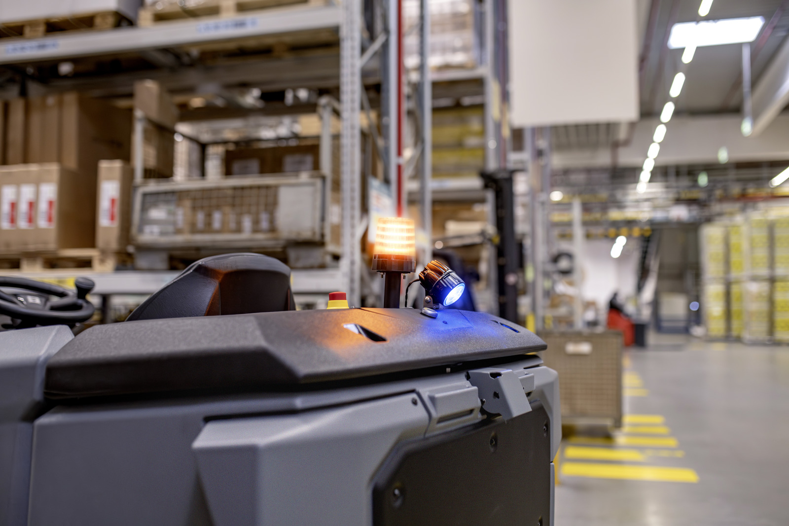 KIRA BD 200 Autonomous Floor Scrubber with Docking Station - Kärcher