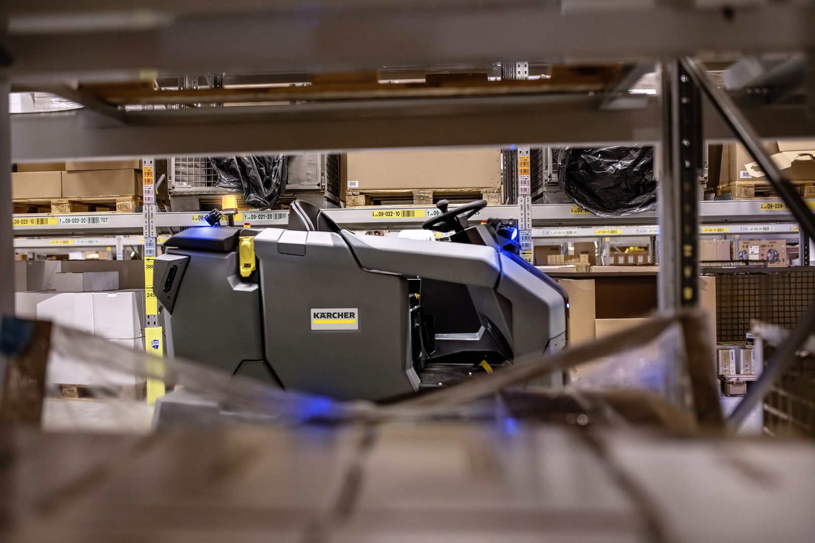 KIRA BD 200 Autonomous Floor Scrubber with Docking Station - Kärcher