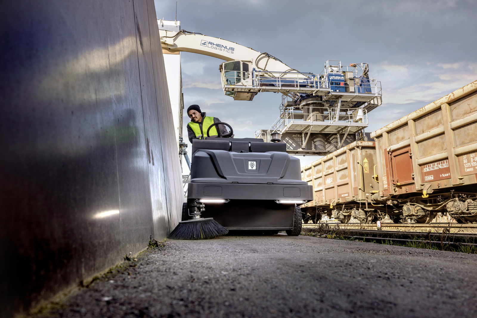 Kärcher KM 130/300 R Bp + STL - Ride-On Sweeper - Kärcher Kärcher KM 130/300 R Bp + STL - Ride-On Sweeper - Kärcher