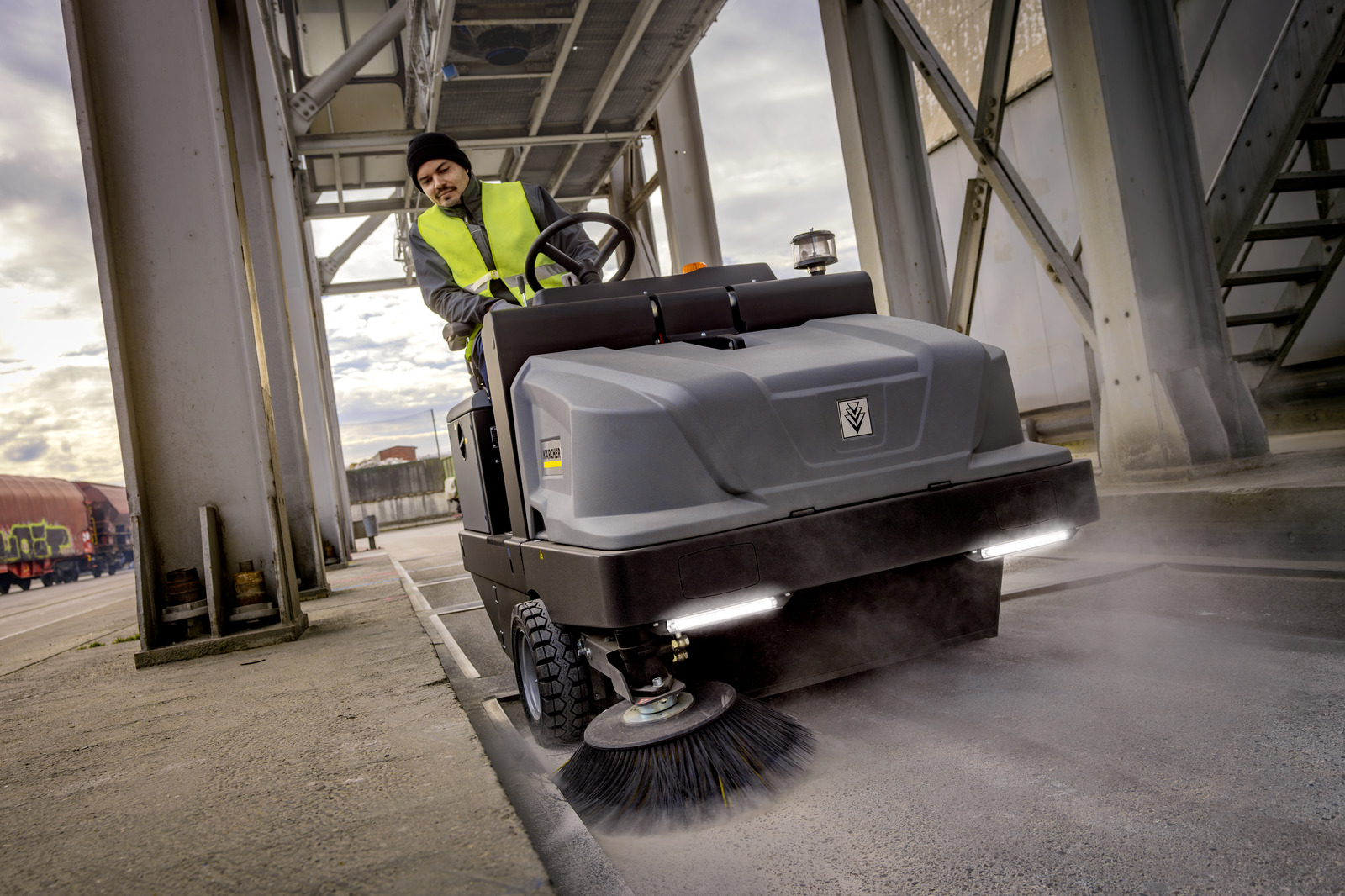 Kärcher KM 130/300 R Bp + 2SB + STL + HE - Ride-On Sweeper - Kärcher Kärcher KM 130/300 R Bp + 2SB + STL + HE - Ride-On Sweeper - Kärcher