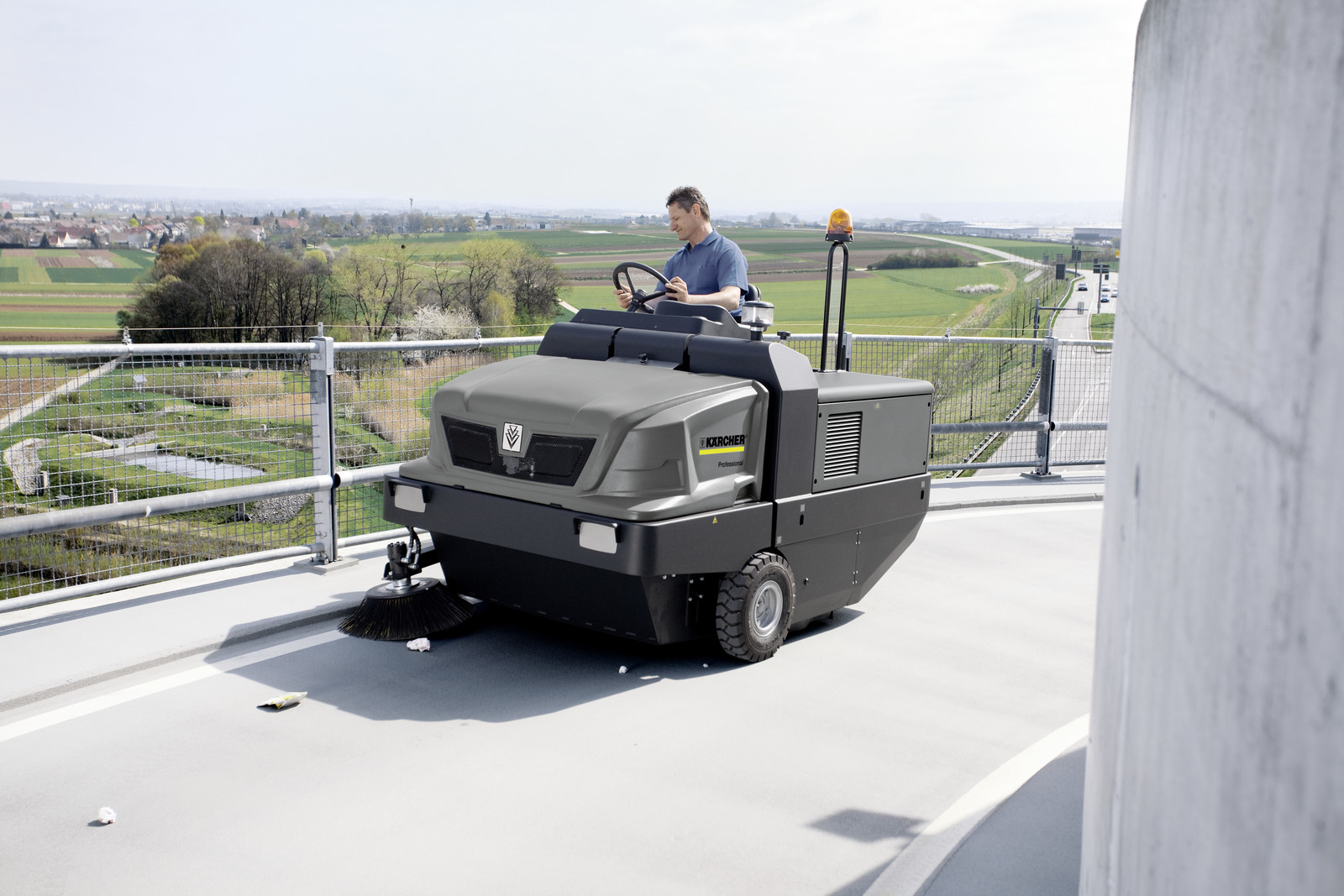 Kärcher KM 130/300 R LPG - Ride-On Sweeper - Kärcher