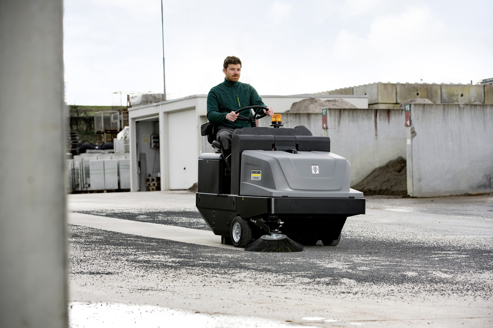 Kärcher KM 105/180 R Bp + Wet - Ride-On Sweeper - Kärcher