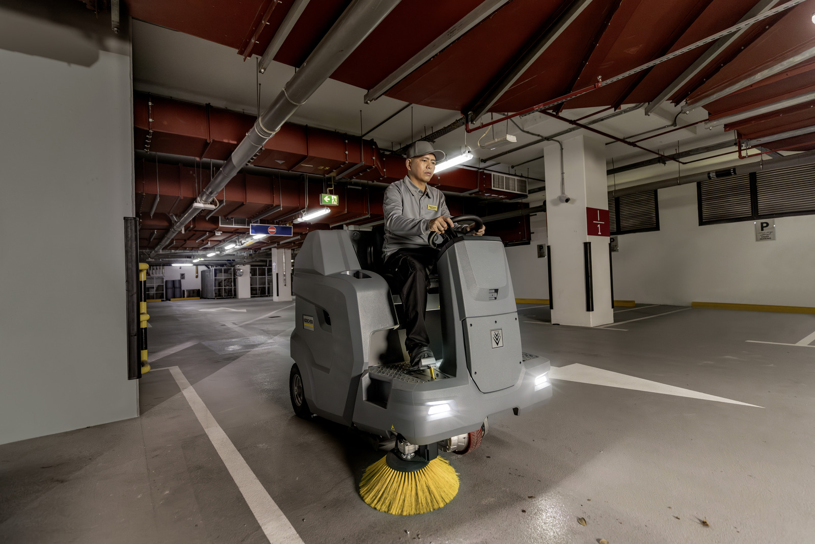 Kärcher KM 100/120 R Bp + AGM - Ride-On Sweeper - Kärcher