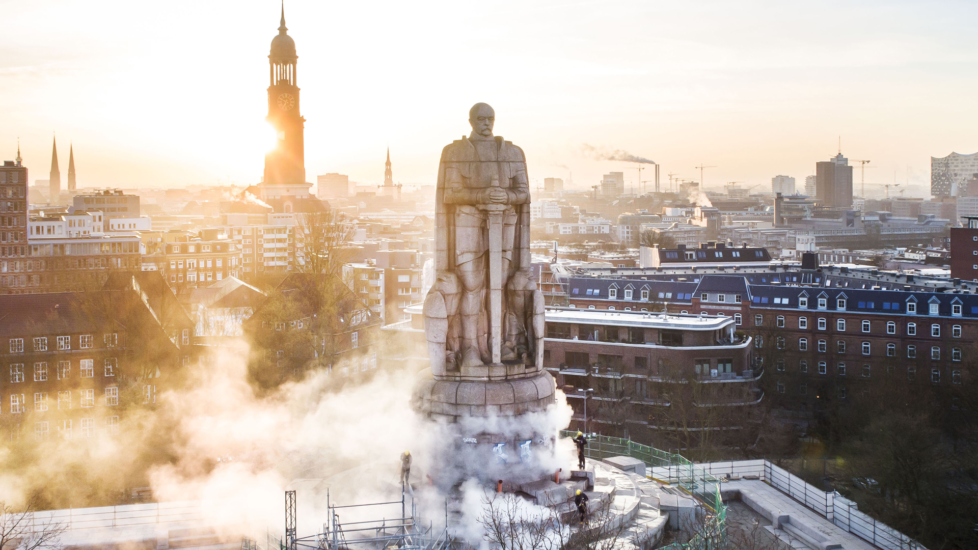 Reinigung des Bismarck Denkmals, Hamburg (DE) | Kärcher