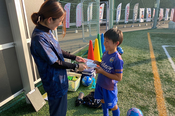 2020年のThank Your Cleaner Dayの様子「Vファーレン長崎公式ジュニアサッカースクールの生徒たち」 2020年のThank Your Cleaner Dayの様子