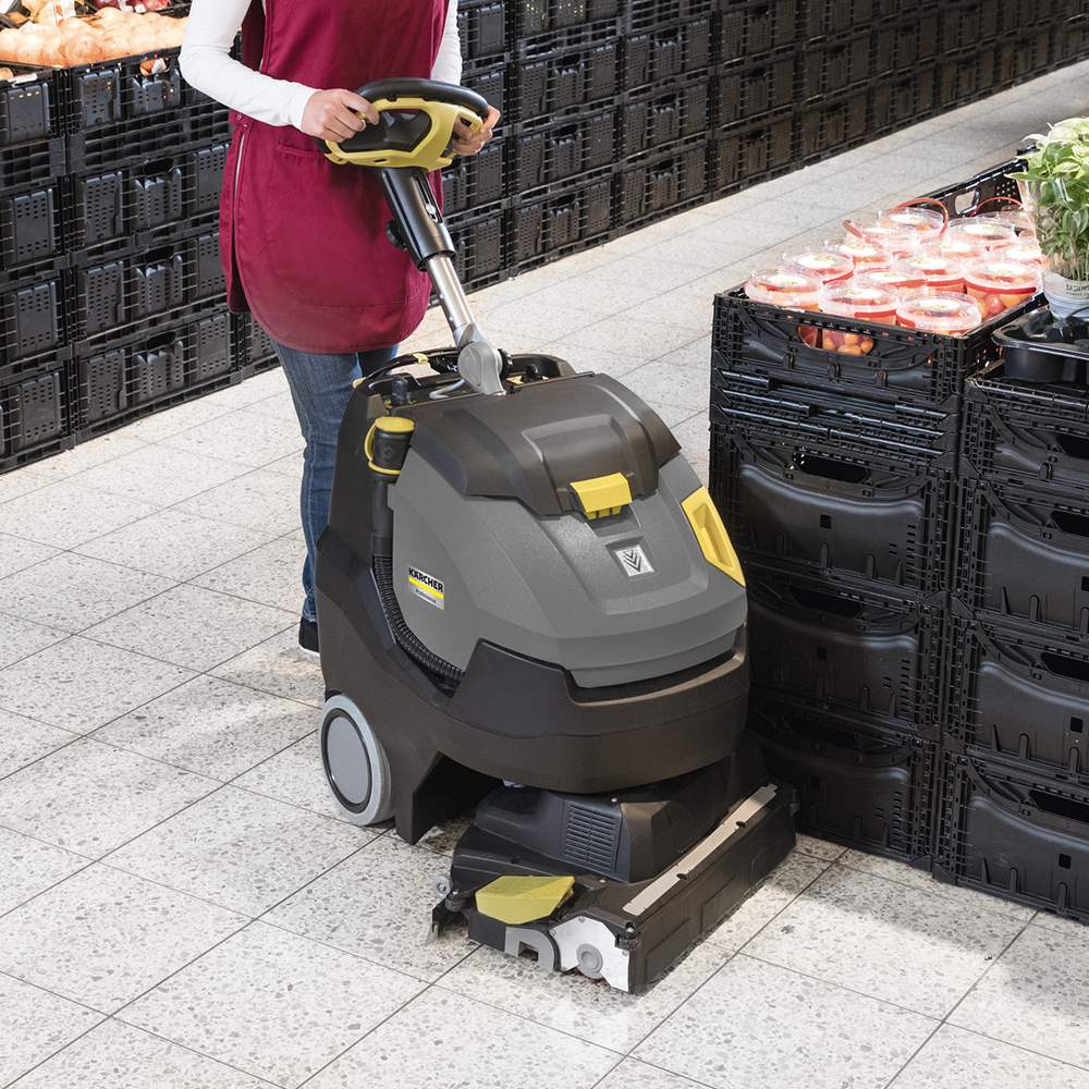 クリーナーをかけている画像