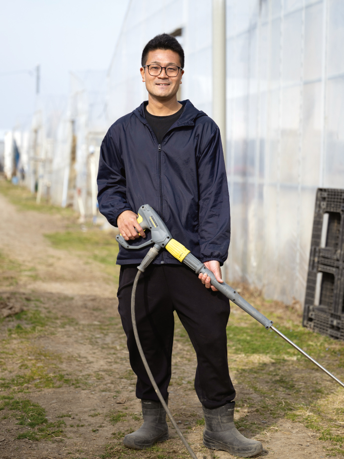 温水除草システム<sup>®</sup>で、「除草剤ゼロ」を実現。熱と水だけで除草ができることが、有機農業では何より価値が高い