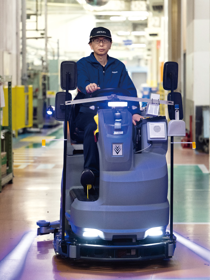 ケルヒャーのオプションに独自の工夫も加え、“究極の安全仕様車”を目指す。安全の追求と改善に妥協を許さないのが、アイシングループの誇りだ