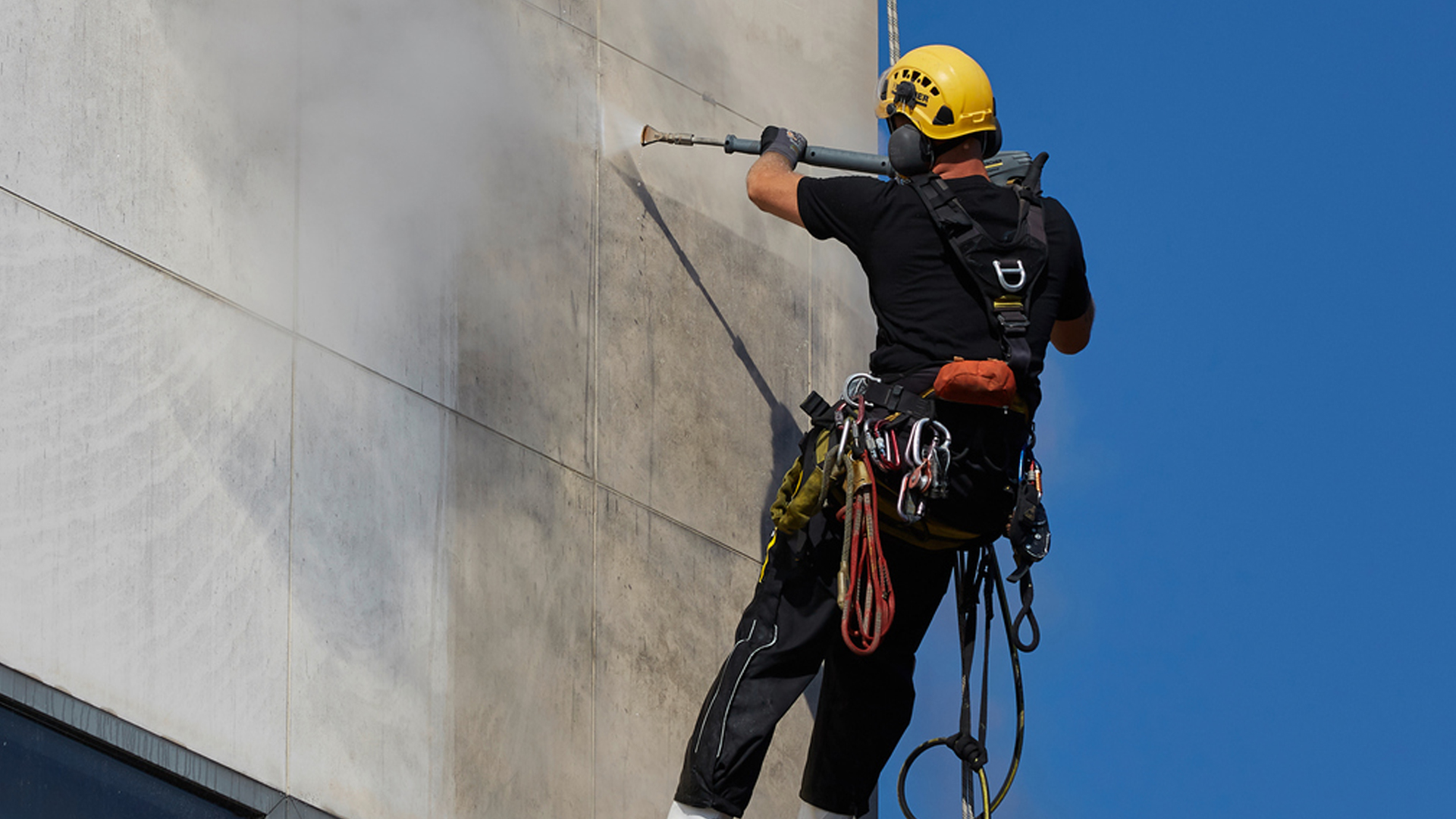 Мойка фасадов частных домов. Мойка фасадов зданий. 168-502. Мойка фасадов. Мойка фасада дома.