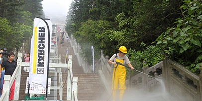 Sponsoring Hong Kong Sponsoring Hong Kong