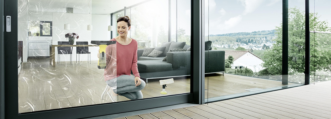 WV_5_applicatie_raam_geel(2) ramen reinigen met karcher window vac