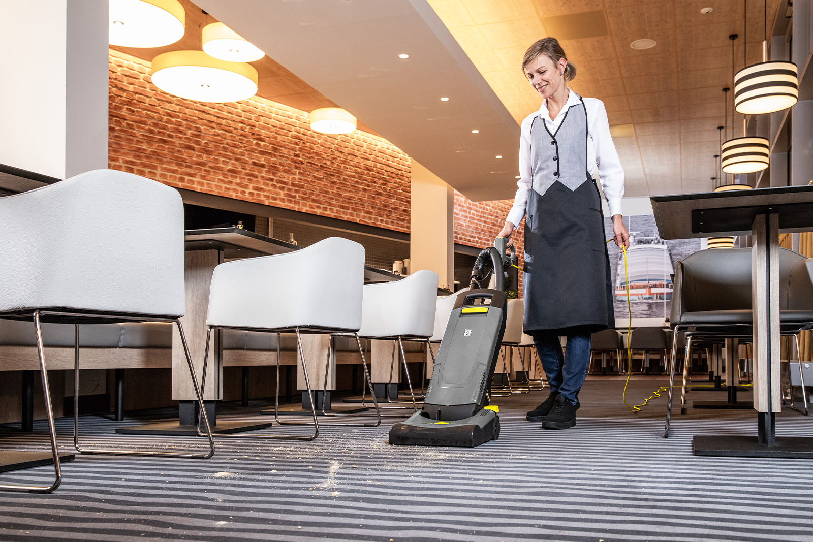 KARCHER ケルヒャー　アップライト式　バキュームクリーナー　CV30/1 CV 30/1 Plus 10231200 | ケルヒャー