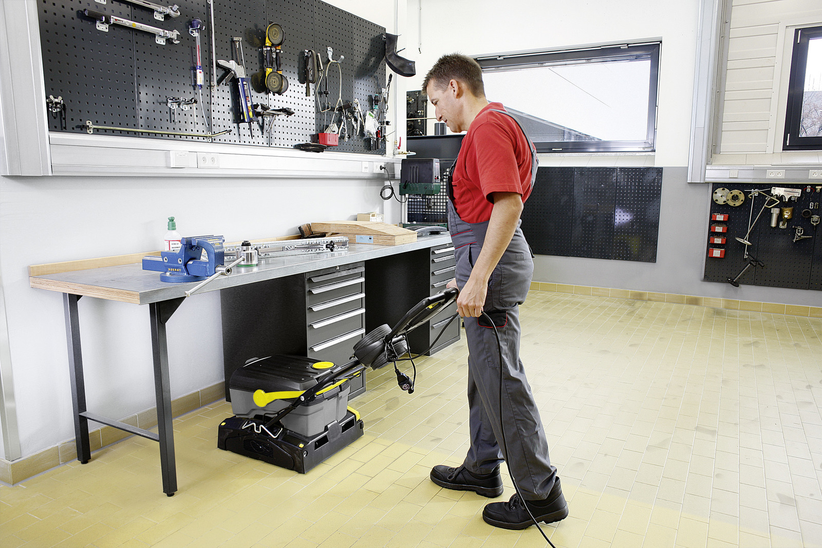 ケルヒャージャパン/KARCHER 業務用小型床洗浄機 BR4010C BR 40/10 C