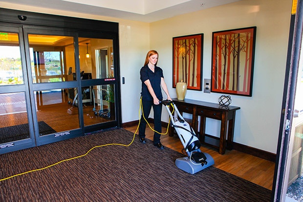 Cleaning carpet with a Windsor Karcher Group iCapsol Mini Deluxe