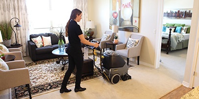 Cleaning carpet with a Karcher carpet extractor