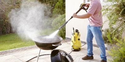 Cleaning a Barbeque