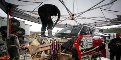 Les mécaniciens du Dakar, les petites mains de la course